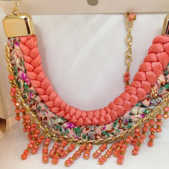 Cute Pink Floral Necklace - Picture 2 of 8